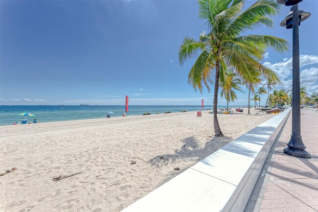 Building Photo - 209 N Fort Lauderdale Beach Blvd