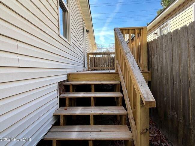 Building Photo - 323 Tokay Dr