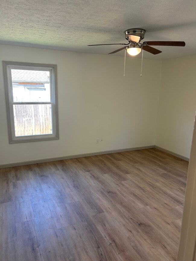 Building Photo - 722 Washburn Rd NW