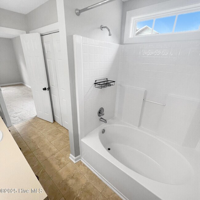 Building Photo - 1676 Crawfords Pointe Dr