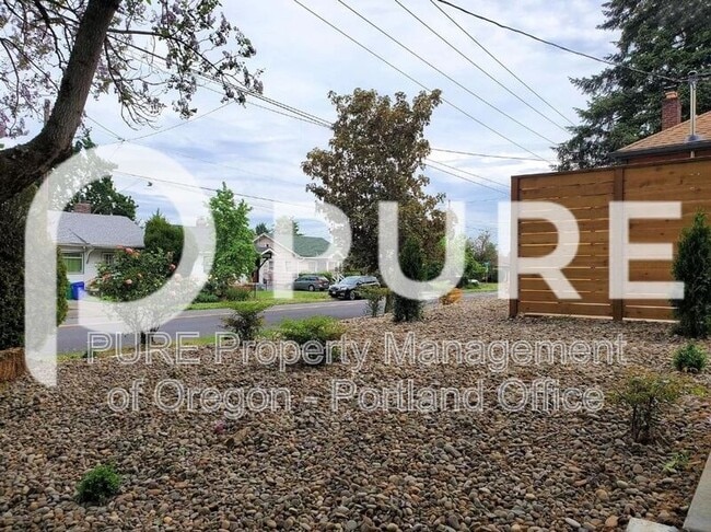 Building Photo - 3552 NE Killingsworth St