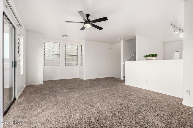 Building Photo - CUTE TOWNHOME AVAILABLE NOW NEAR TEMPE TOWN LAKE!!!