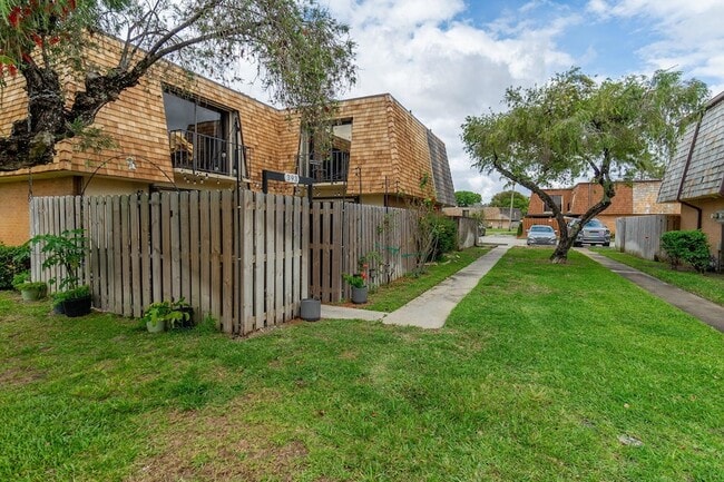 Building Photo - 393 Lake Arbor Dr