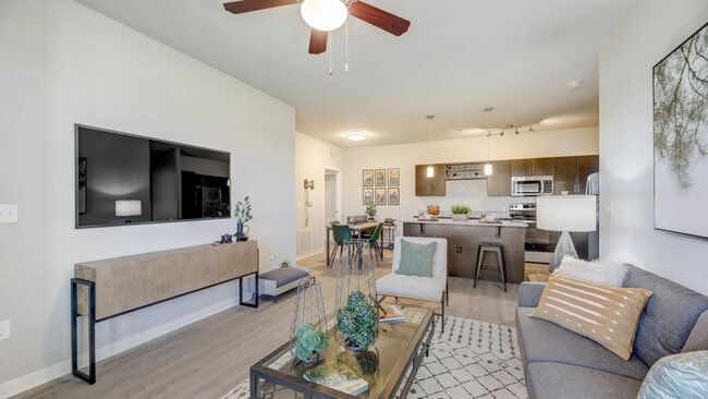 Building Photo - Springs at Five and Main