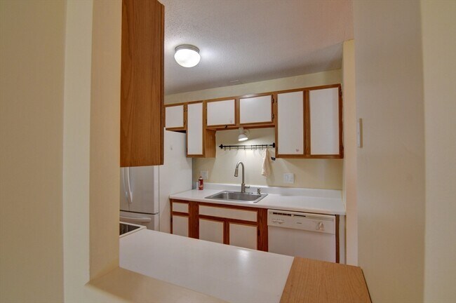 Building Photo - 15 Bower Rd