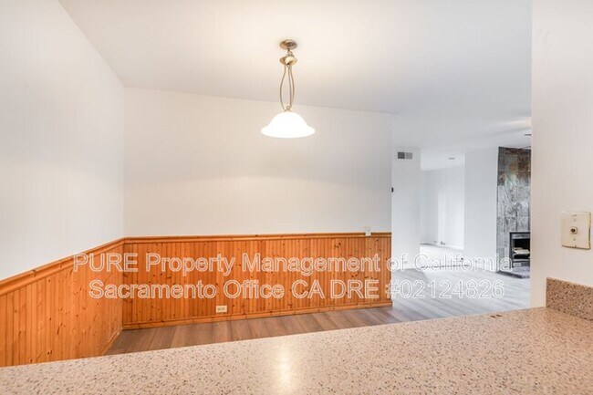 Building Photo - 2229 Woodside Ln