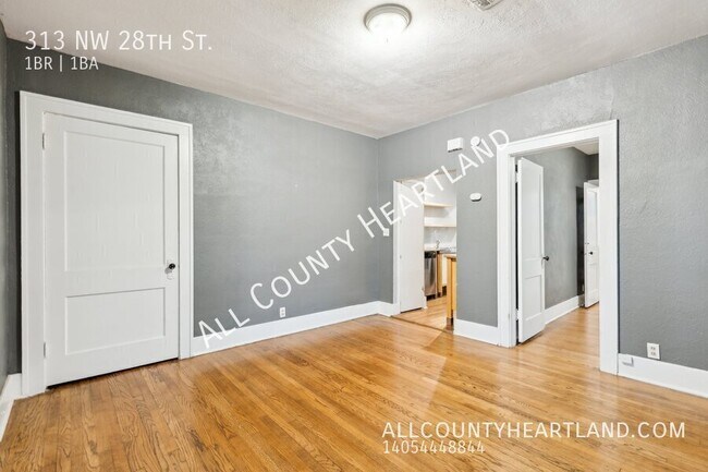 Building Photo - 313 NW 28th St