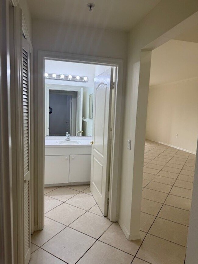 Building Photo - Osprey Cove 2/2-