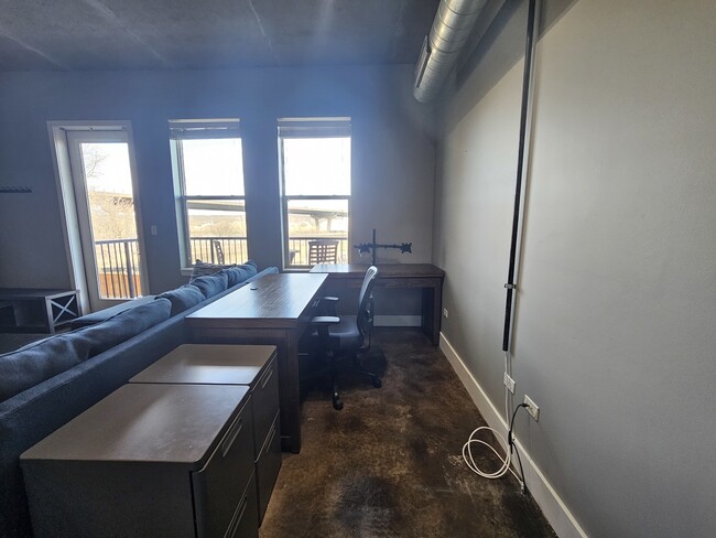 Building Photo - 332 River St