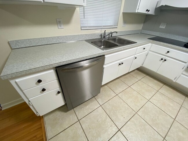 Building Photo - 2/2 in Orange City