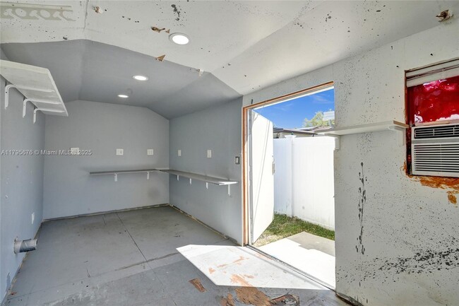 Building Photo - 9240 SW 54th St