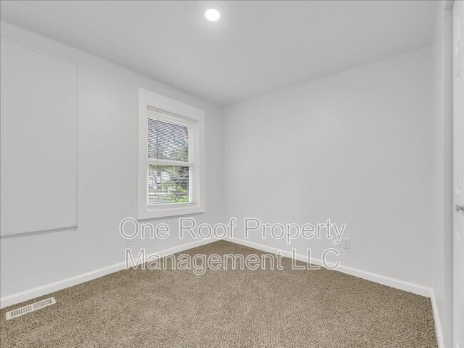 Building Photo - 324 N Hardesty