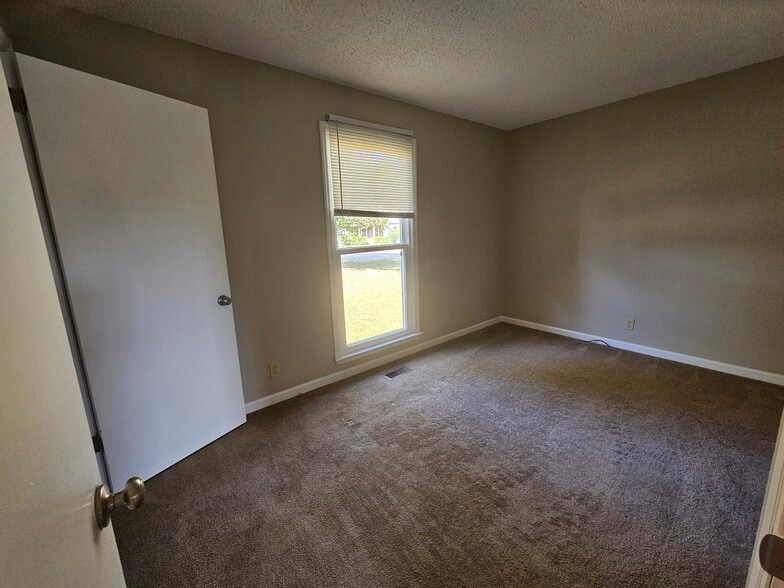 Building Photo - 1529 Stone Hill Rd