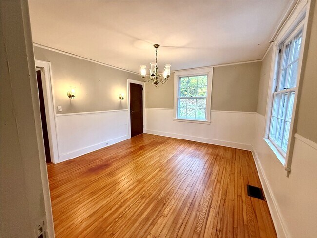 Building Photo - 221 Centennial Farm Ln