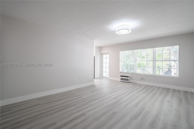 Building Photo - 2418 Flamingo Dr
