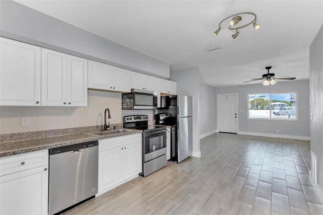 Building Photo - 2822 N Dixie Hwy