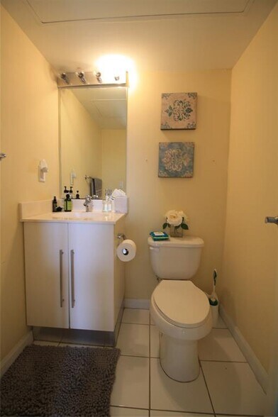 Building Photo - 3000 S Ocean Dr