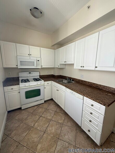 Building Photo - 55 Ashford St