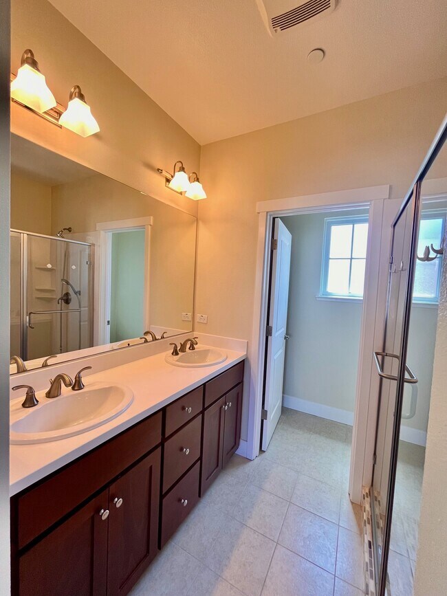 Building Photo - 212 Shumway Ln