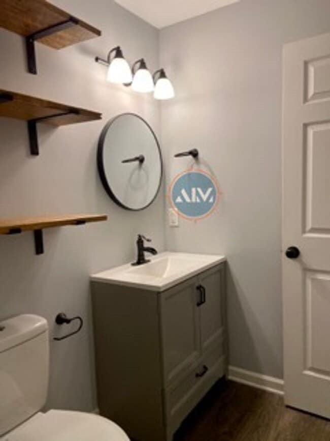 Building Photo - Second-Floor 1BR at The Estate at Westbury