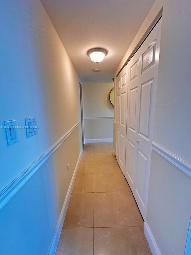 Building Photo - 300 Bayview Dr