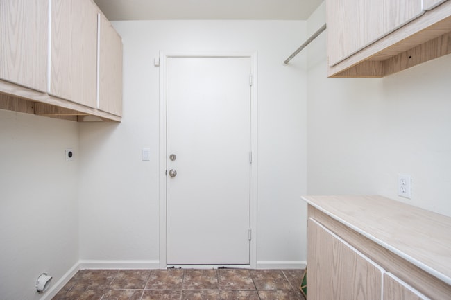 Building Photo - 4BR Total Remodel