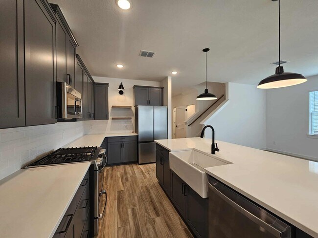 Building Photo - 8411 Bay Rdg Cir