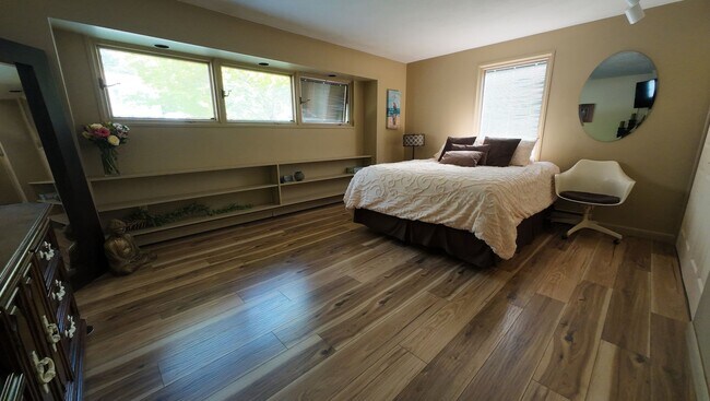 Building Photo - Beautifully remodeled 3 bedroom, 2 bathroom single family in South Nashua