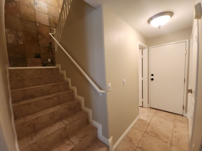 Building Photo - Immaculate Two Story Townhouse style Condo in Summerlin.