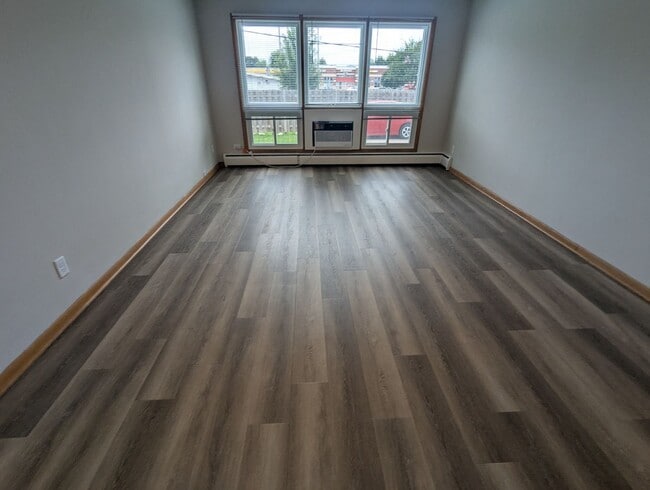 Building Photo - Newley Remodeled 1bed 1bath located near the Vilas neighborhood and hospitals