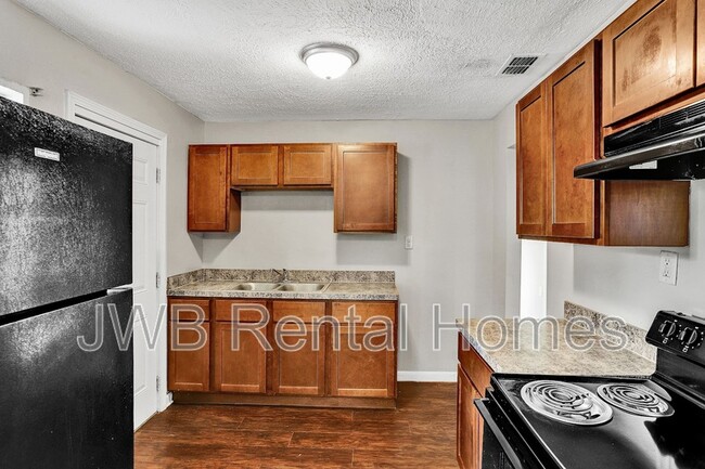 Building Photo - 2328 Wilmont Ave