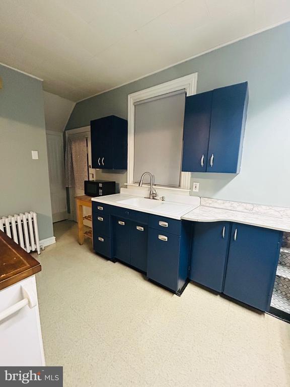 Building Photo - 6561 Maple Ave