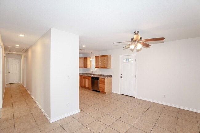 Building Photo - 305 S Westward St