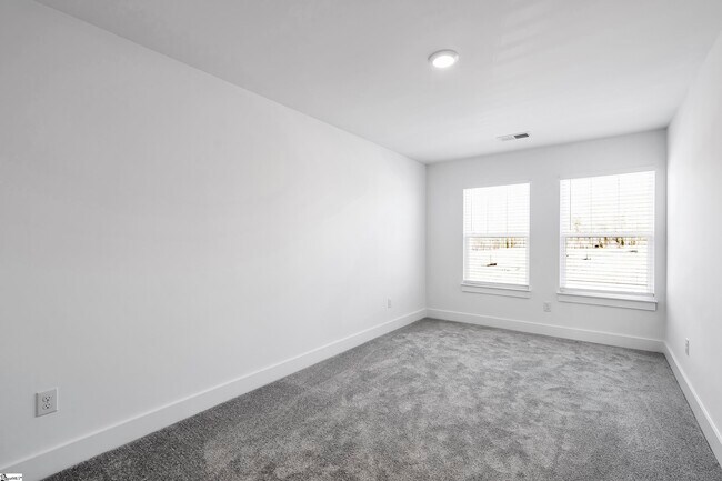 Building Photo - 11 Shager Pl