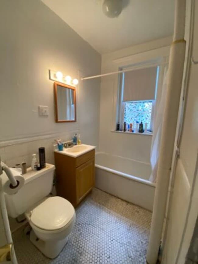 Building Photo - Allston 2 Bed Apt. - 9/1   NO FEE. H/HW Included.