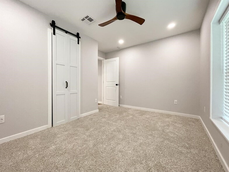 Building Photo - 3010 Cole Ave