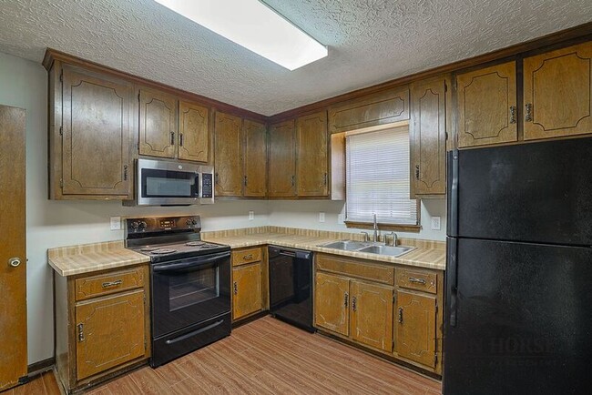 Building Photo - 229 N Burson Ave