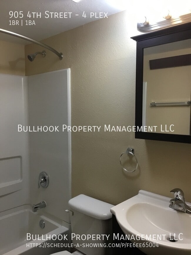 Building Photo - 905 4th St