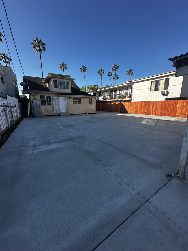 Building Photo - 349 W Lomita Ave