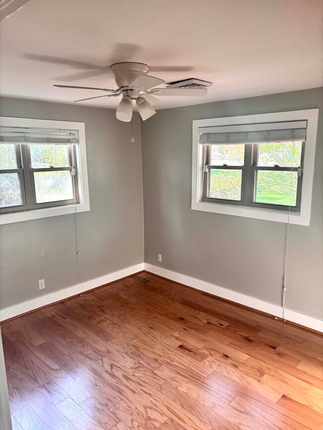 Building Photo - 339 Thole St