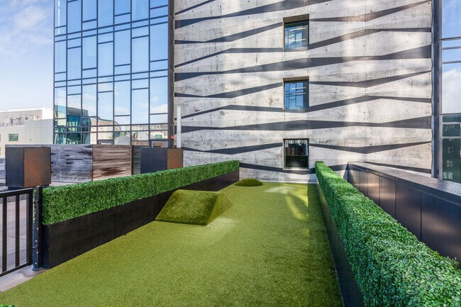 Building Photo - 8 10th St