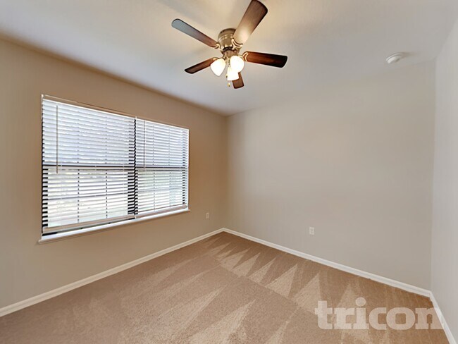 Building Photo - 2310 10th Ave E