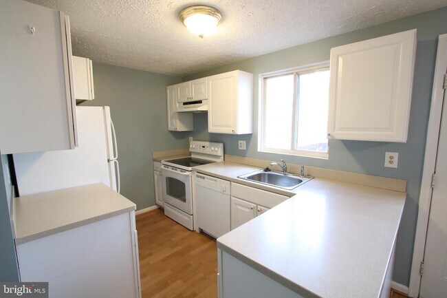 Building Photo - 11021 Outpost Dr