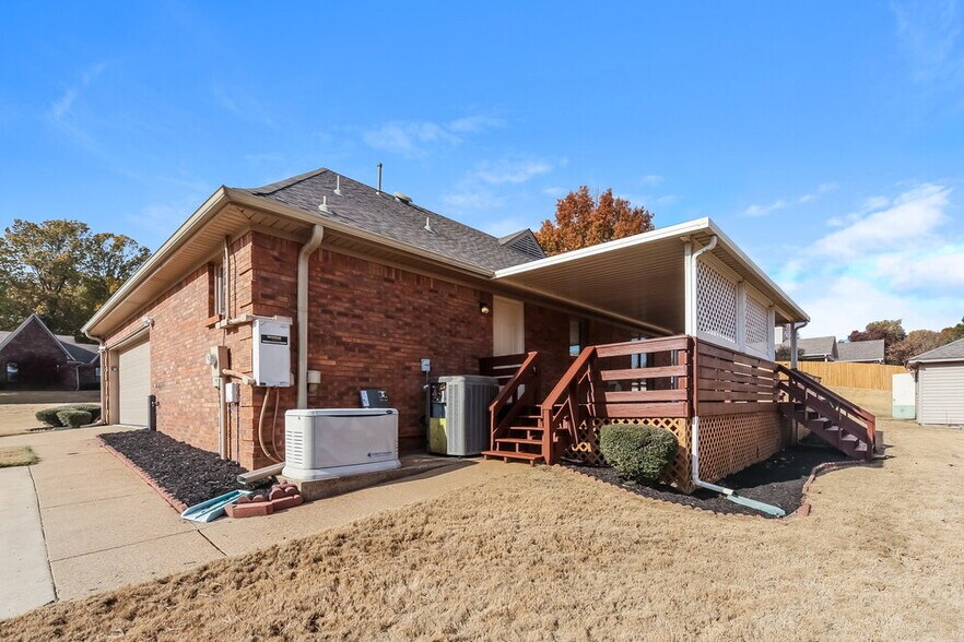 Building Photo - 6404 Evergreen Dr