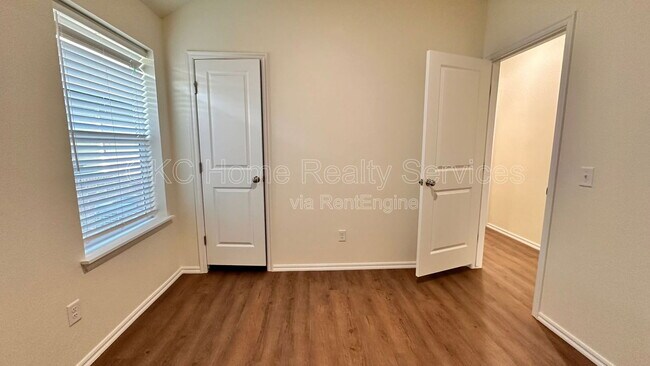 Building Photo - 11419 N University Ave