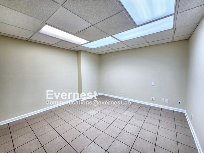 Building Photo - 2047 Arbor Forest Dr SW