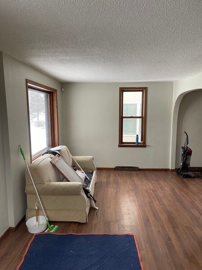 Building Photo - 3234 Xerxes Ave N