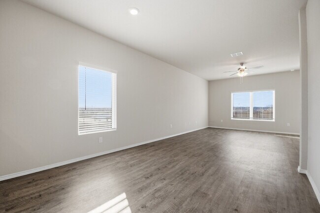 Building Photo - "Charming 3-Bedroom Retreat with 2 Baths in the Heart of New Braunfels!"