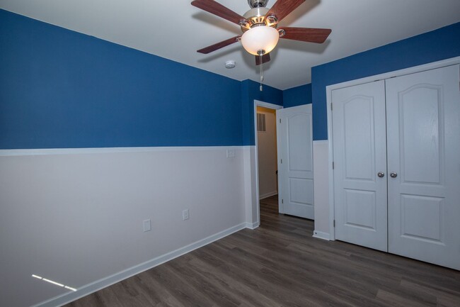 Building Photo - 3 bed, 2full/2 half bath Townhome in Marti...