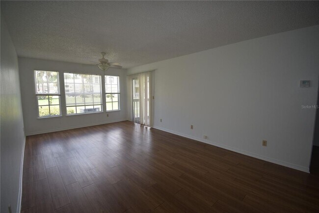 Building Photo - 1Bed1Bath condo in Metrowest